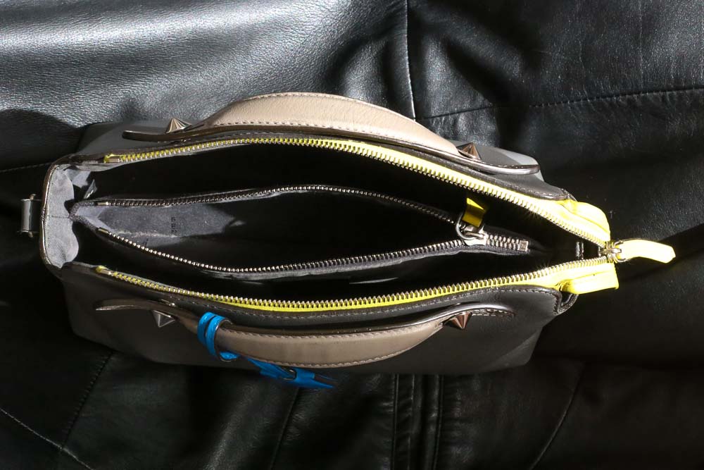 Fendi Handtasche aus grauem Leder mit abnehmbarem Schulterriemen, Original Box und Staubbeutel, sehr guter Zustand, handaufbereitet in Wien – Borsa Nera