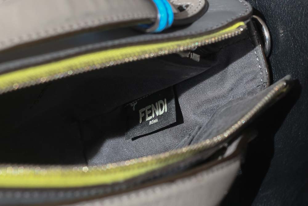 Fendi Handtasche aus grauem Leder mit abnehmbarem Schulterriemen, Original Box und Staubbeutel, sehr guter Zustand, handaufbereitet in Wien – Borsa Nera