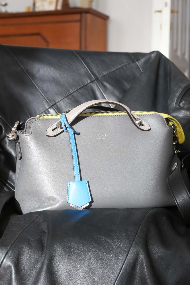 Fendi Handtasche aus grauem Leder mit abnehmbarem Schulterriemen, Original Box und Staubbeutel, sehr guter Zustand, handaufbereitet in Wien – Borsa Nera