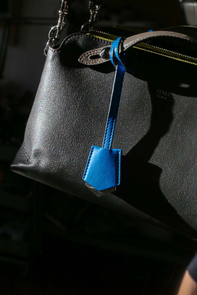 Fendi Handtasche aus grauem Leder mit abnehmbarem Schulterriemen, Original Box und Staubbeutel, sehr guter Zustand, handaufbereitet in Wien – Borsa Nera