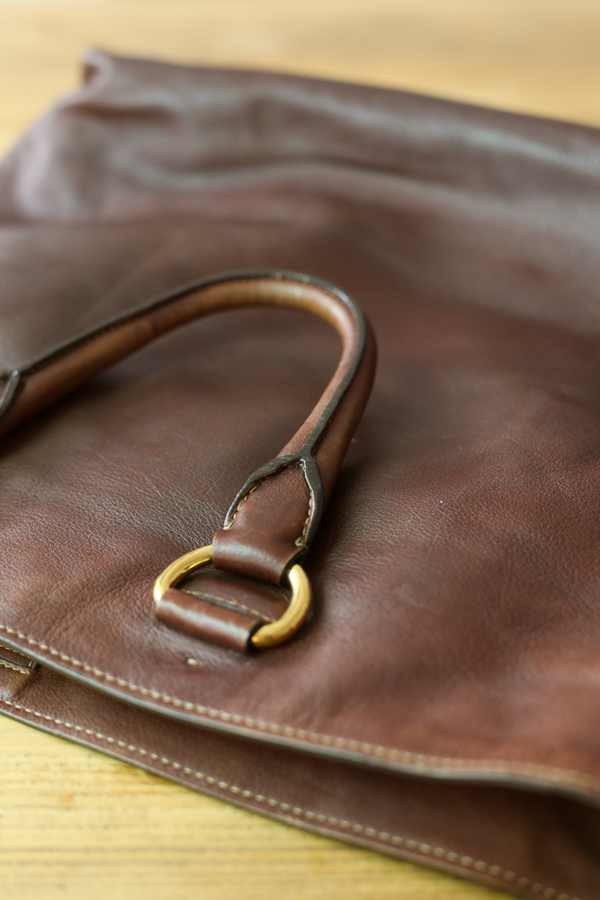 Prada Shopper aus braunem Kalbsleder mit goldfarbener Hardware und schöner Patina – preloved Luxus bei Borsa Nera Wien