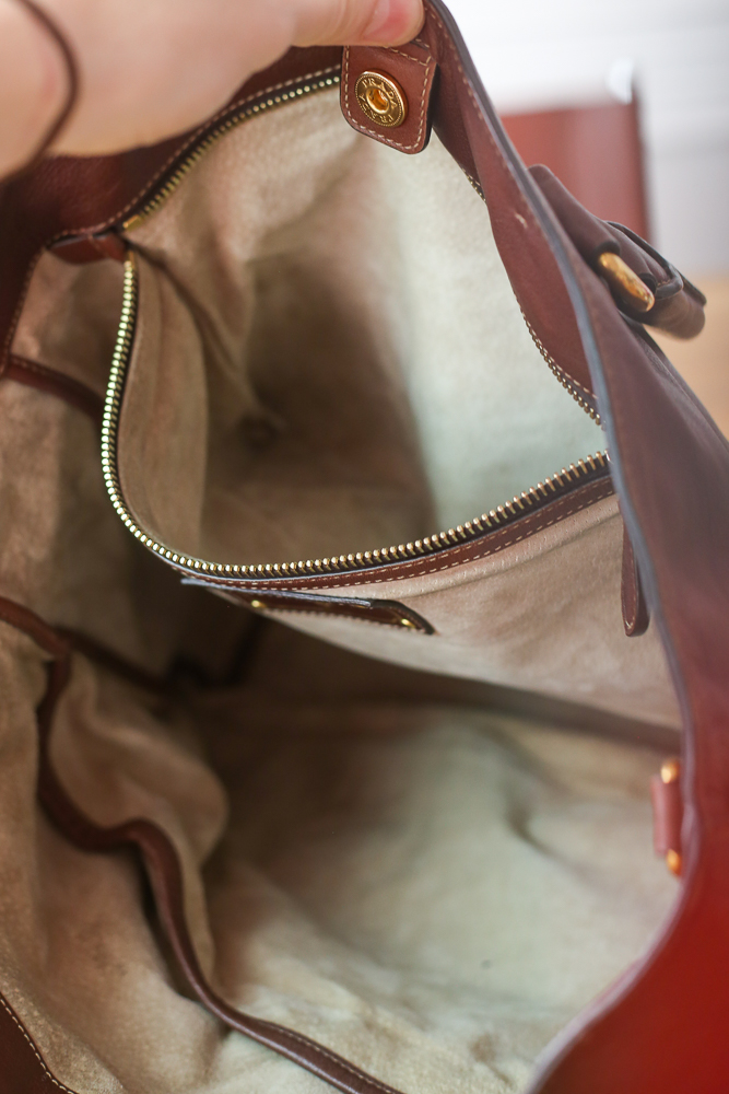 Prada Shopper aus braunem Kalbsleder mit goldfarbener Hardware und schöner Patina – preloved Luxus bei Borsa Nera Wien