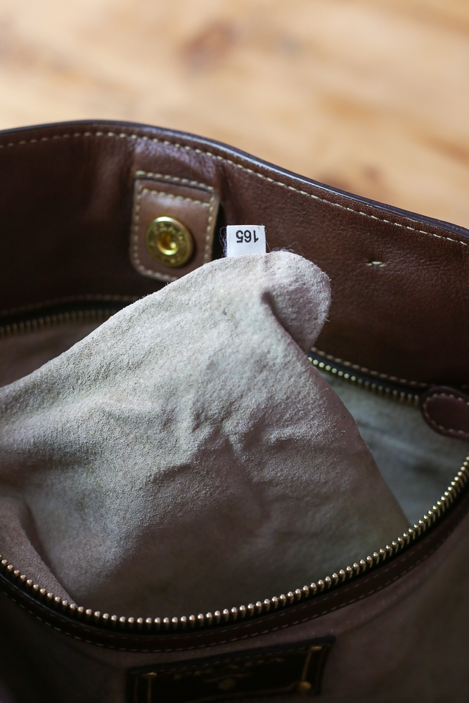 Prada Shopper aus braunem Kalbsleder mit goldfarbener Hardware und schöner Patina – preloved Luxus bei Borsa Nera Wien