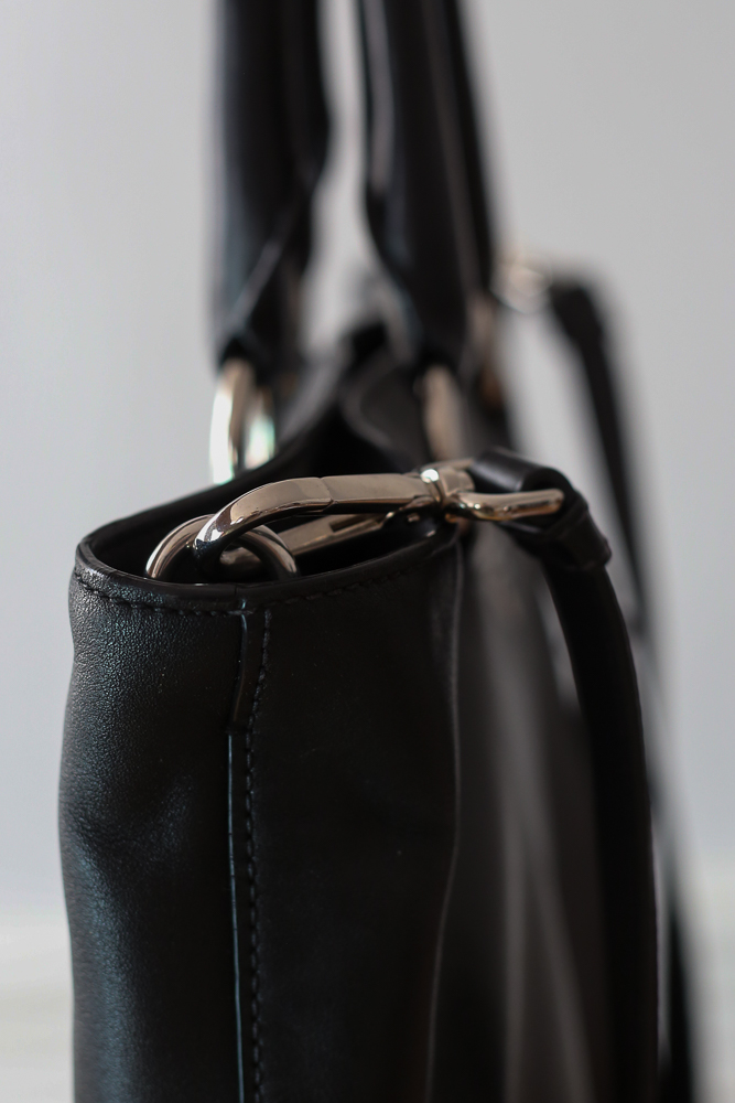 Prada Shopper aus schwarzem Glattleder mit originalem Crossbody-Gurt und Staubbeutel, sehr guter Zustand, frisch gereinigt und ledergepflegt in Wien – Borsa Nera