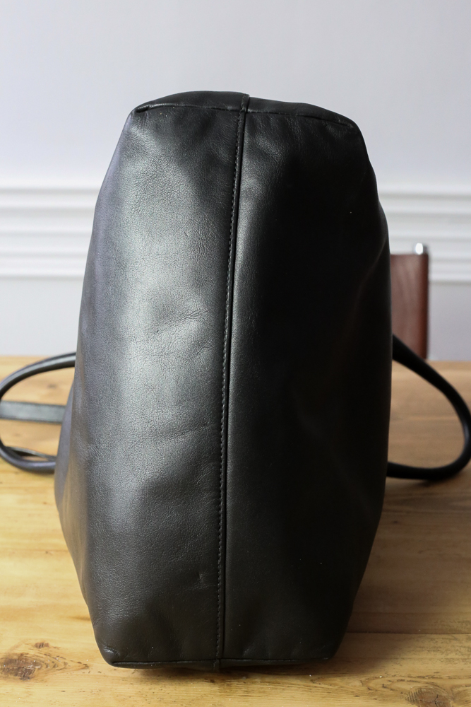 Prada Shopper aus schwarzem Glattleder mit originalem Crossbody-Gurt und Staubbeutel, sehr guter Zustand, frisch gereinigt und ledergepflegt in Wien – Borsa Nera