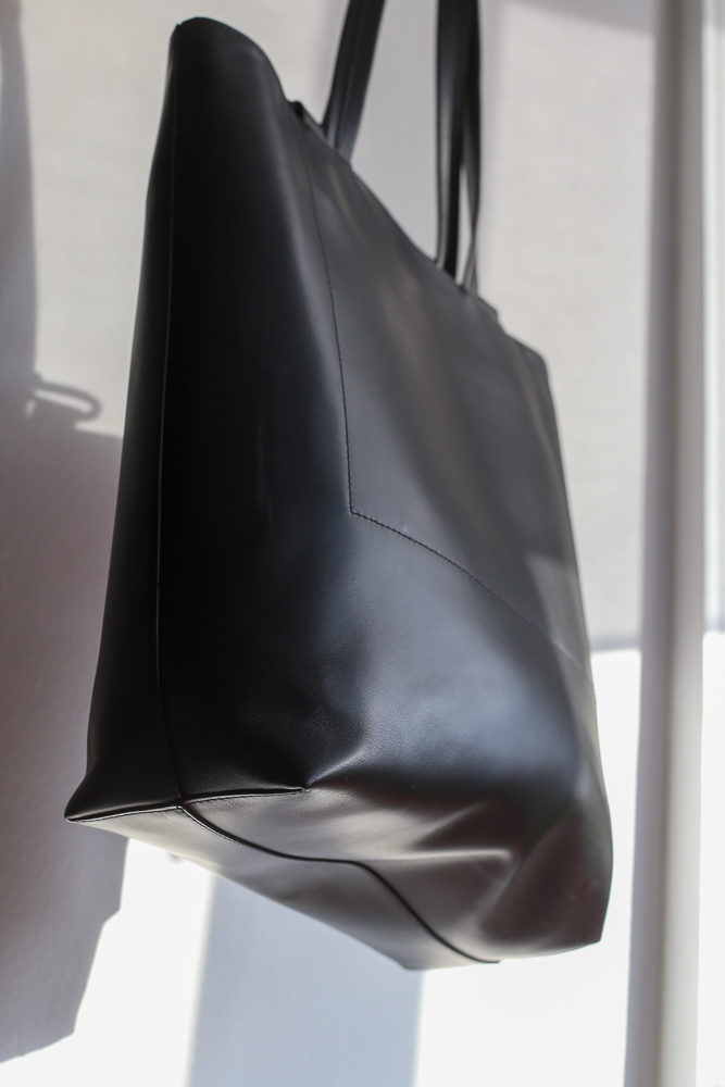 Sagan Vienna Pazar Book Tote aus schwarzem Glattleder, perfekter Zustand, frisch gereinigt und gepflegt – Borsa Nera Wien