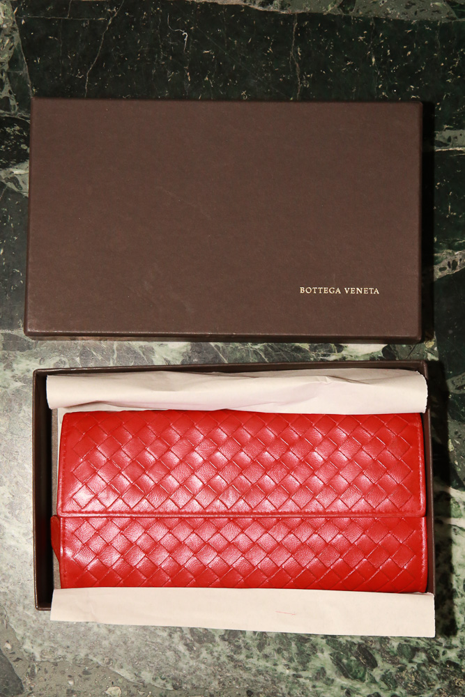 Elegante Bottega Veneta Geldbörse aus geflochtenem Leder (Intrecciato) in kräftigem Rot – funktional, zeitlos und in sehr gutem Zustand.