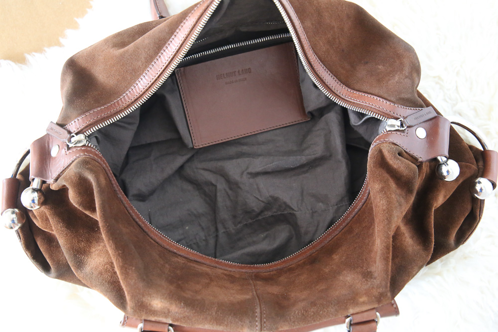 Helmut Lang Vintage Mini-Weekender aus braunem Wildleder und Glattleder mit silberfarbener Hardware und länglicher Silhouette.