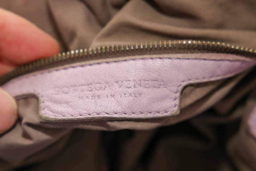 Bottega Veneta Schultertasche in Flieder – Bild 3