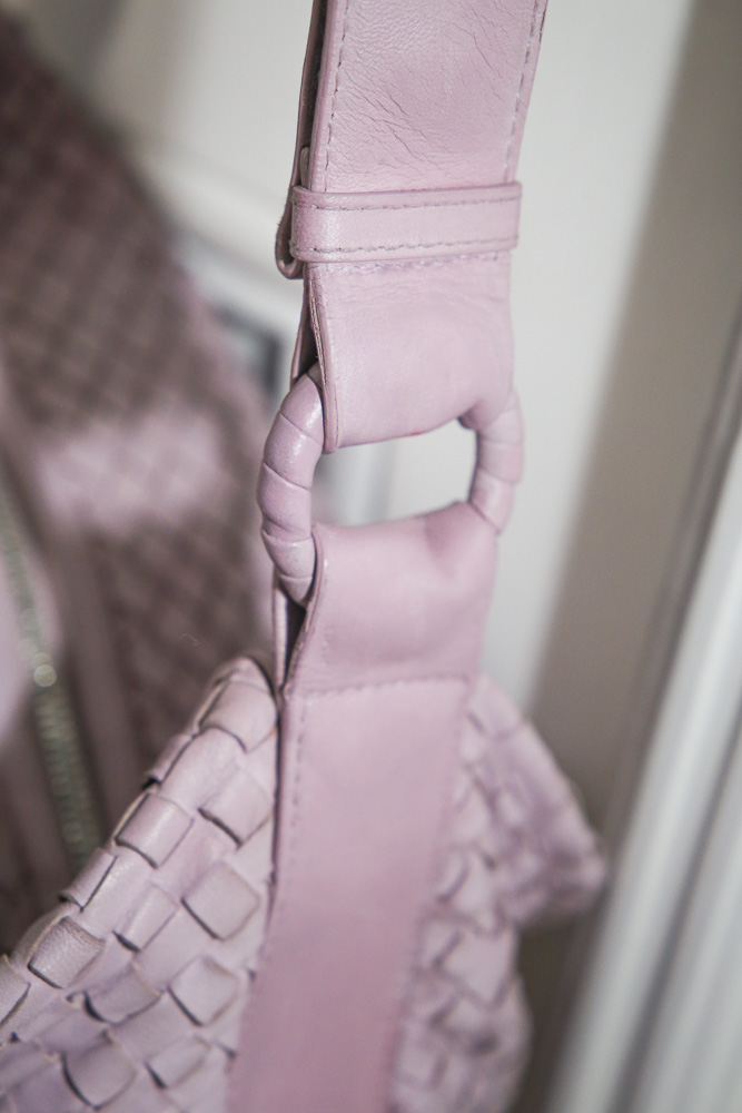 Bottega Veneta Schultertasche in Flieder – Bild 5