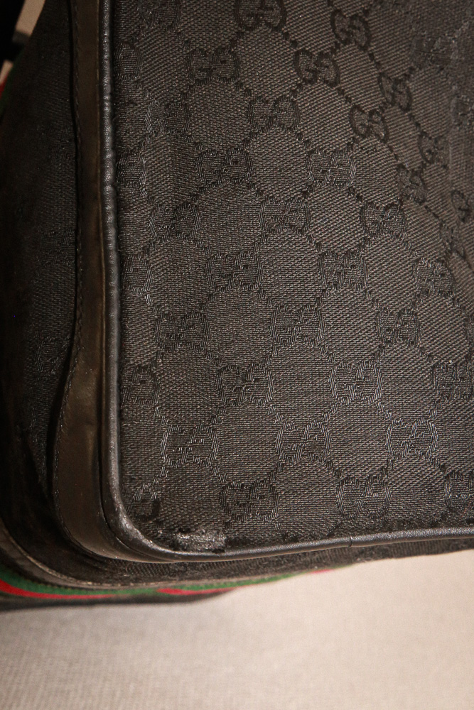 Gucci Vintage Boston Bag 1970er Jahre mit GG Canvas und Web Stripe, klassische Designer Tasche aus Italien – Borsa Nera Wien