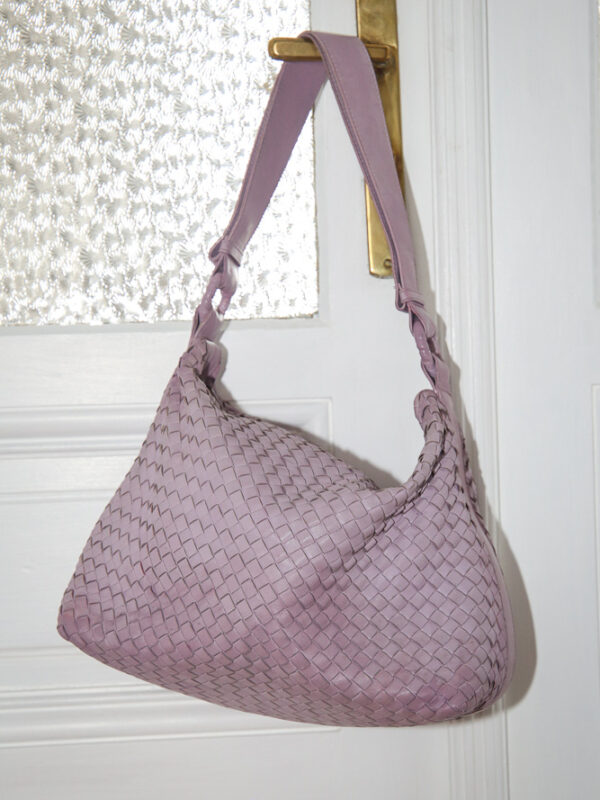 Bottega Veneta Schultertasche in Flieder