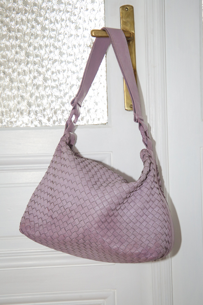 Bottega Veneta Schultertasche in Flieder