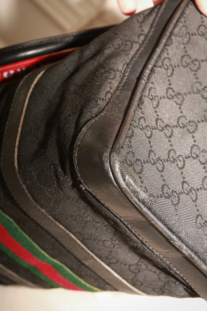 Gucci Vintage Boston Bag 1970er Jahre mit GG Canvas und Web Stripe, klassische Designer Tasche aus Italien – Borsa Nera Wien