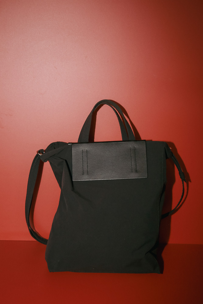 Acne Studios Shopper aus Textil und Leder in Schwarz und Creme, minimalistische Designer Tote Bag in neuwertigem Zustand – Borsa Nera Wien
