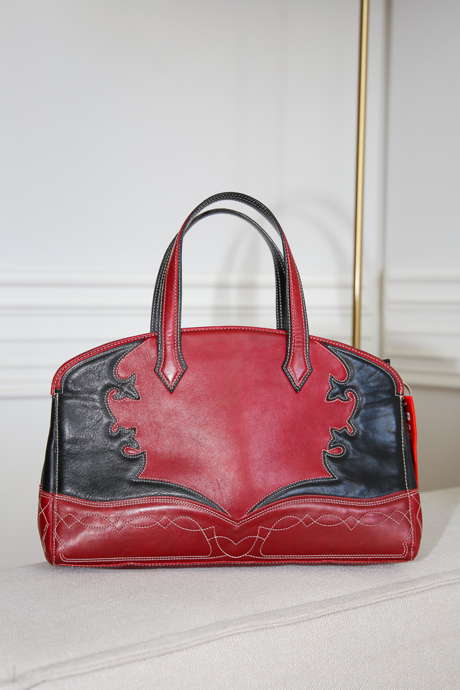 Etro Lederhandtasche in Rot und Schwarz mit dekorativen Nähten, strukturierte Designer Tasche in sehr gutem Zustand – Borsa Nera Wien
