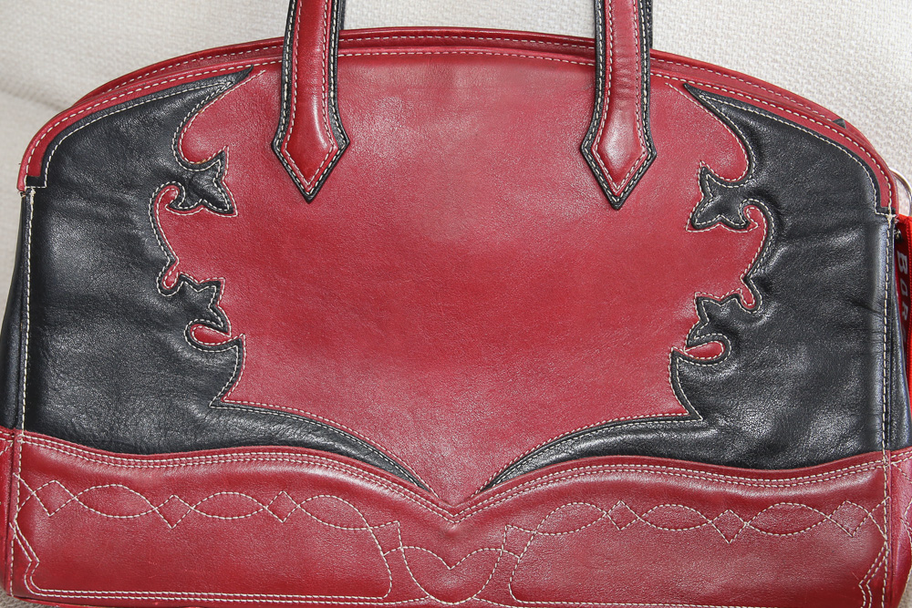 Etro Lederhandtasche in Rot und Schwarz mit dekorativen Nähten, strukturierte Designer Tasche in sehr gutem Zustand – Borsa Nera Wien