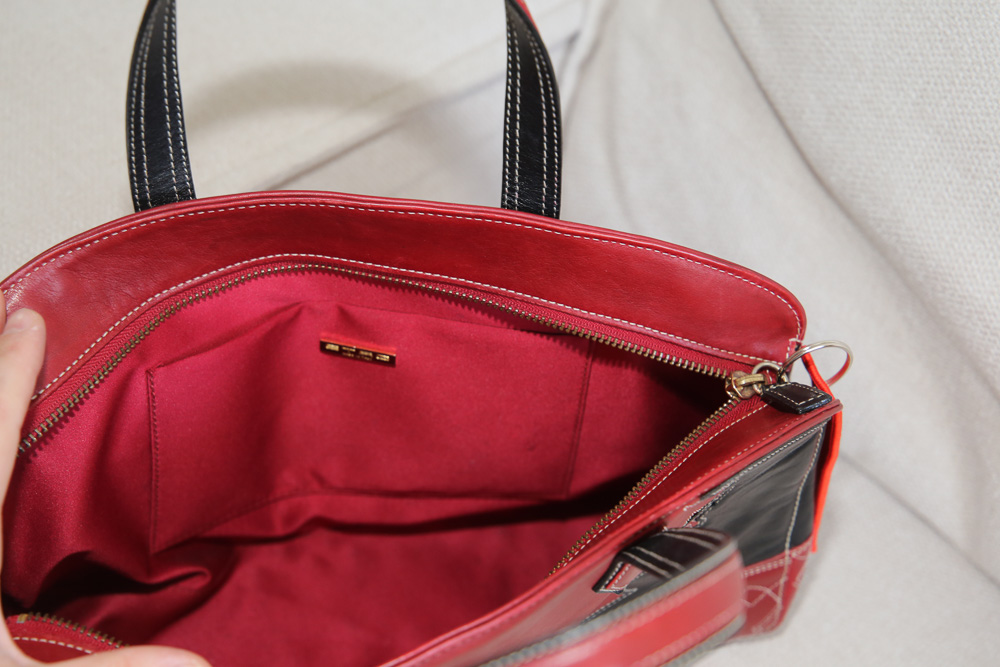 Etro Lederhandtasche in Rot und Schwarz mit dekorativen Nähten, strukturierte Designer Tasche in sehr gutem Zustand – Borsa Nera Wien