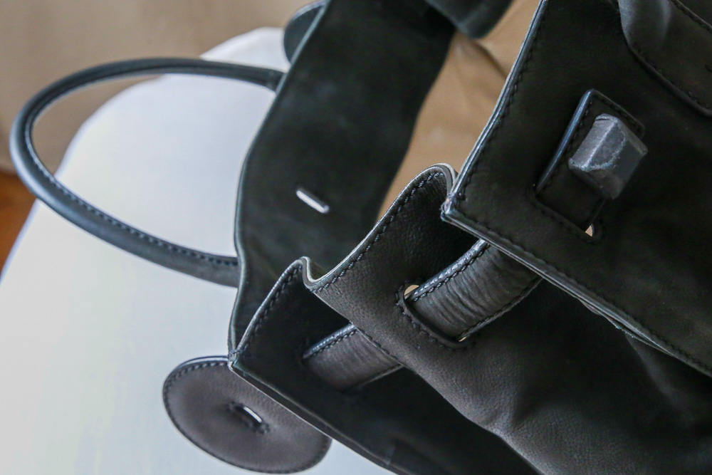 Balenciaga Lune Tote Bag aus schwarzem Leder mit markantem Verschluss, große Designer Tasche in sehr gutem Zustand – Borsa Nera Wien