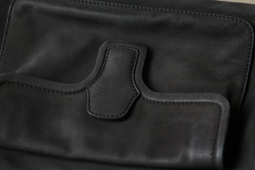 Balenciaga Lune Tote Bag aus schwarzem Leder mit markantem Verschluss, große Designer Tasche in sehr gutem Zustand – Borsa Nera Wien