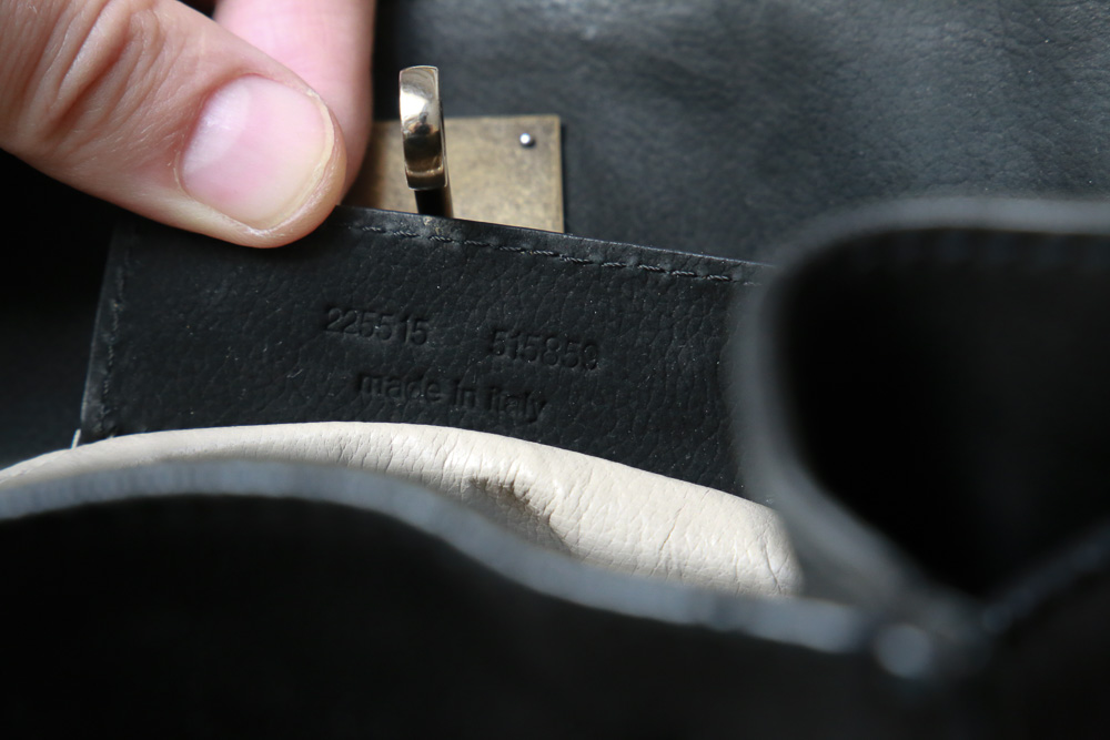Balenciaga Lune Tote Bag aus schwarzem Leder mit markantem Verschluss, große Designer Tasche in sehr gutem Zustand – Borsa Nera Wien