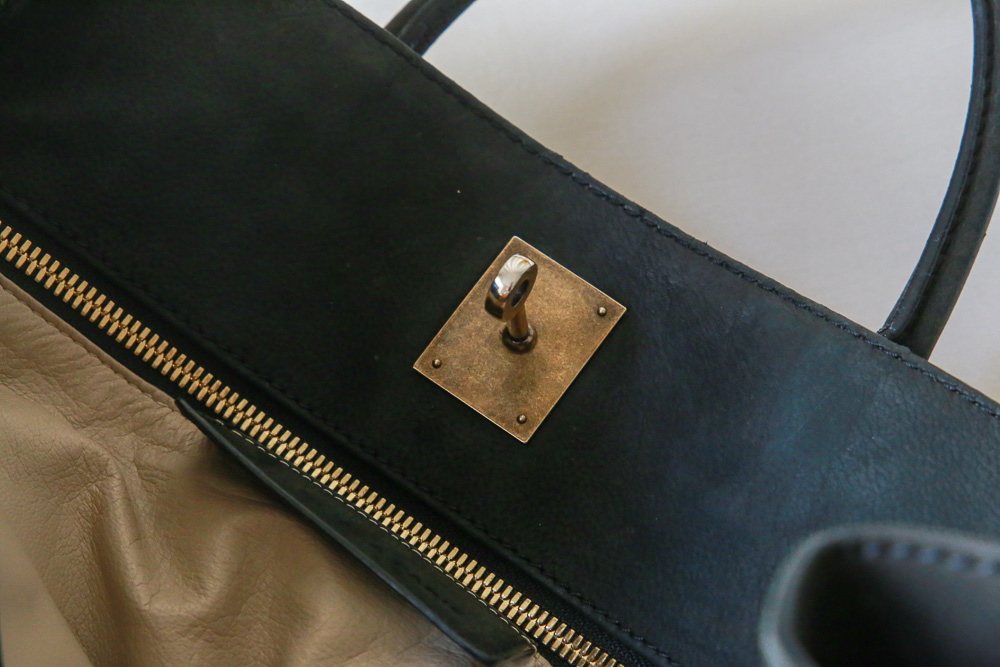 Balenciaga Lune Tote Bag aus schwarzem Leder mit markantem Verschluss, große Designer Tasche in sehr gutem Zustand – Borsa Nera Wien