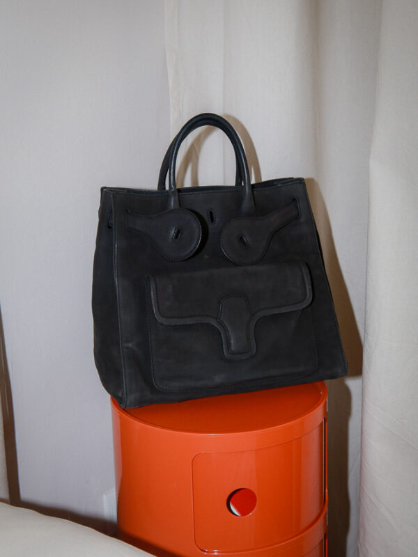 Balenciaga Lune Tote Bag aus schwarzem Leder mit markantem Verschluss, große Designer Tasche in sehr gutem Zustand – Borsa Nera Wien
