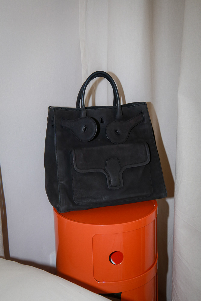 Balenciaga Lune Tote Bag aus schwarzem Leder mit markantem Verschluss, große Designer Tasche in sehr gutem Zustand – Borsa Nera Wien