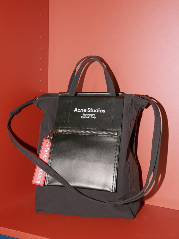 Acne Studios Shopper aus Textil und Leder in Schwarz und Creme, minimalistische Designer Tote Bag in neuwertigem Zustand – Borsa Nera Wien